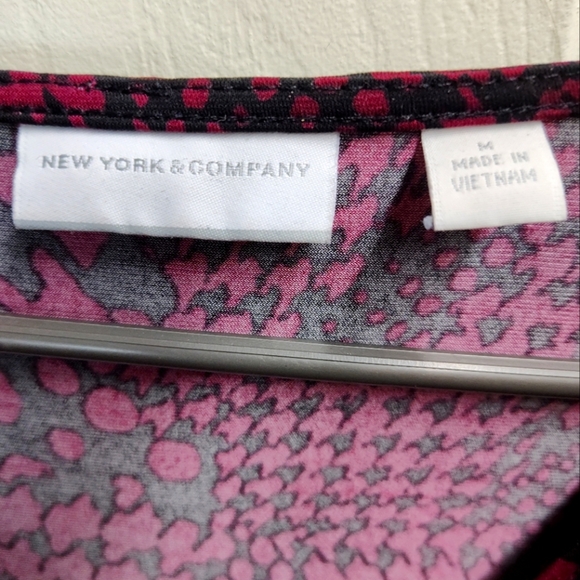 LAST CHANCE! GOODWILL THIS WEEK! NY&C Maroon/Black Ruched Dress - Picture 3 of 4